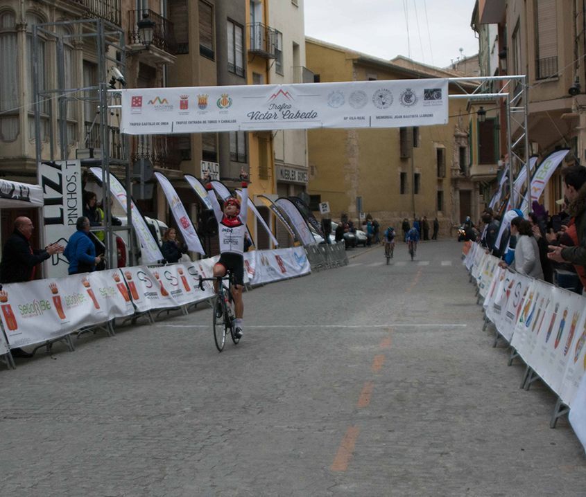 Trofeo-Victor-Cabedo-Roig-remata-una-carrera-rota-en-Segorbe-01